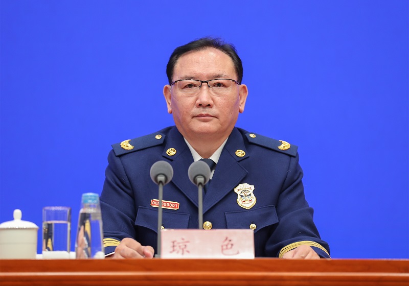 黑人女孩的大山雀应急部党组成员、消防救援局局长琼色出席新闻发布会